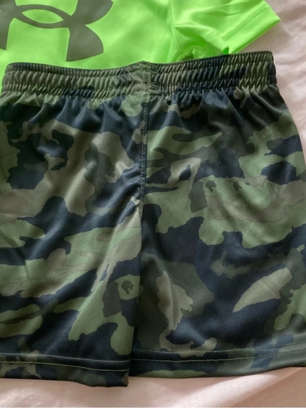 Under Armour Neon Camouflaged Shorts Top set 6254 - Picture 6 of 6